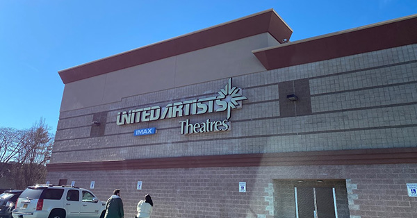 Regal UA Farmingdale & IMAX - 20 Michael Avenue, Farmingdale, NY 11735