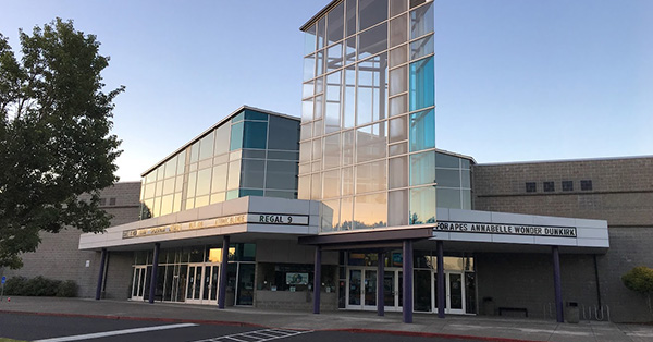 Regal Wilsonville - 29300 SW Town Center Loop, Wilsonville, OR 97070