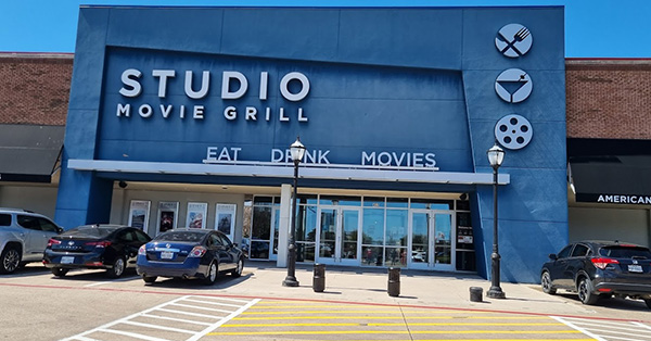 Studio Movie Grill Arlington Lincoln Square - 452 Lincoln Square, Arlington, TX 76011