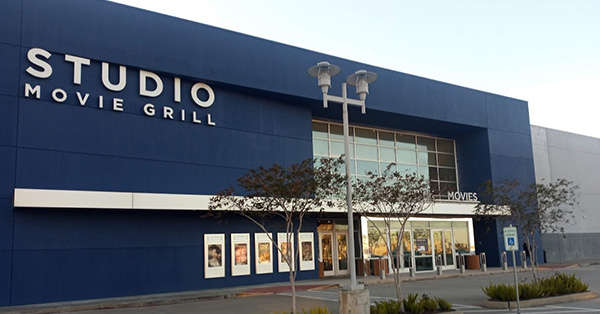 Studio Movie Grill Pearland - 8440 South Sam Houston East Parkway, Houston, TX 77075