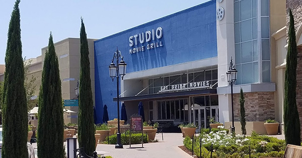 Studio Movie Grill Simi Valley - 1555 Simi Town Center Way, Simi Valley, CA 93065